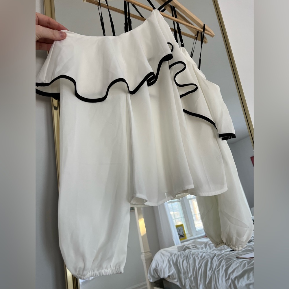 NWT Forever 21 White Ruffle Off the Shoulder Top Size Small
